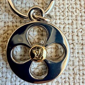 Upcycled zipper pull onto stainless steel toggle chain